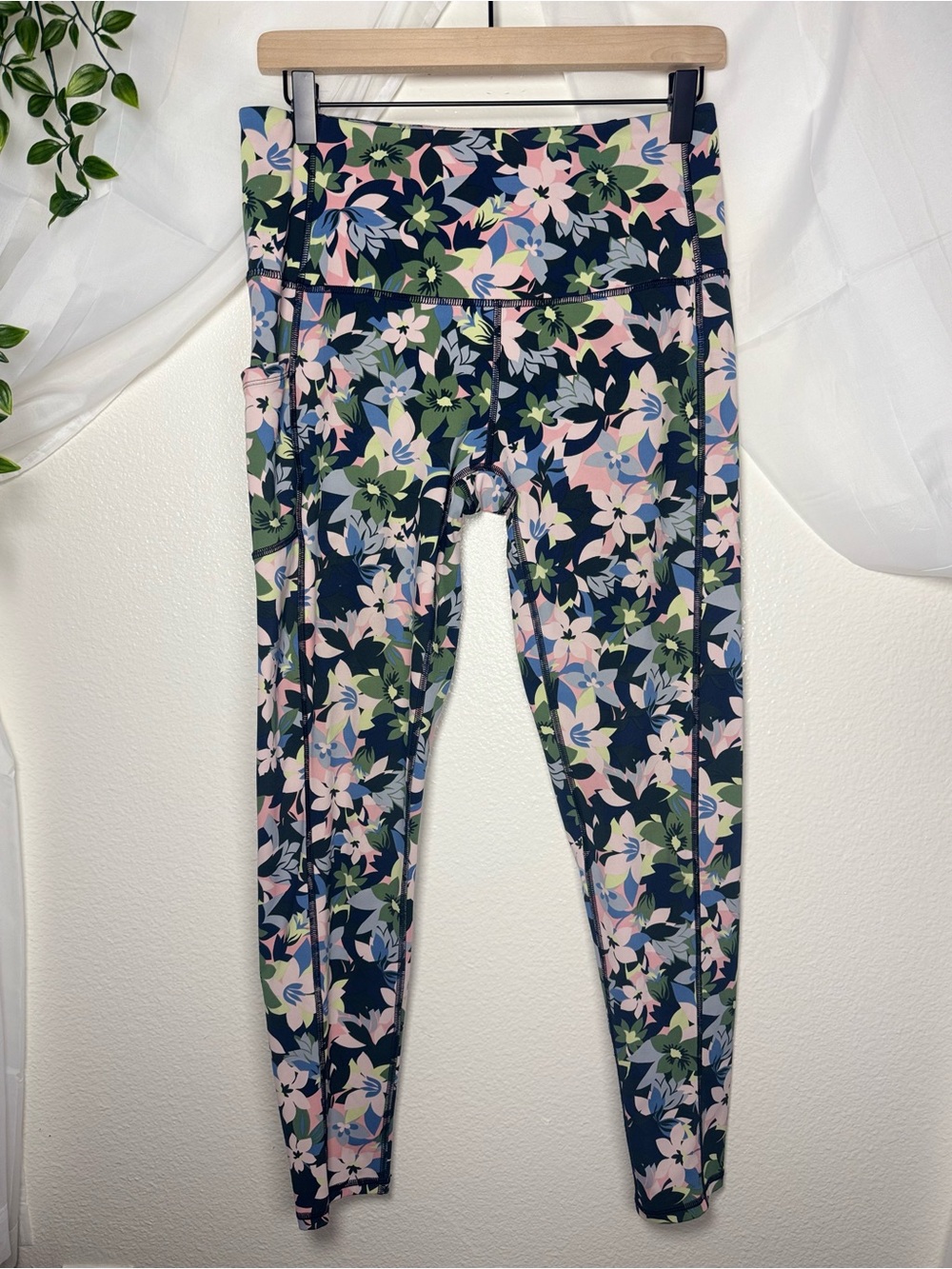Vera Bradley Floral Print High Rise Yoga Performance Leggings
